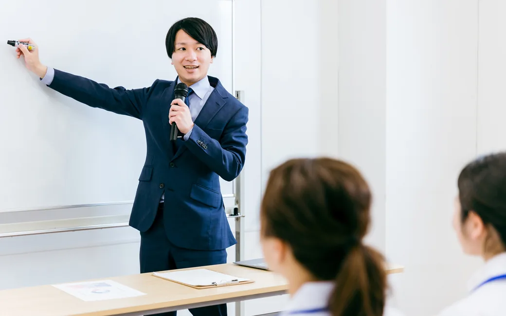 決めたテーマを小さく試し実証する様子